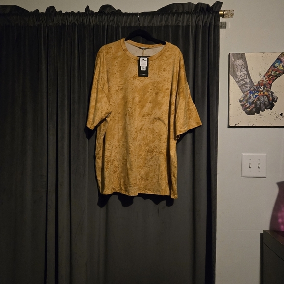 New tee shirt size 2x color gold print - Picture 3 of 6